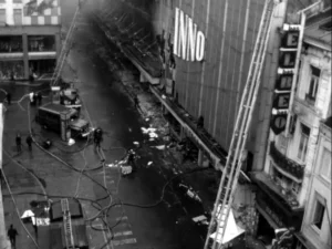 Pompiers devant l’Innovation en feu à Bruxelles